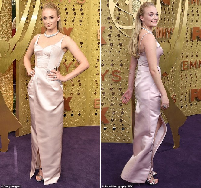 ‘Mẹ rồng’ Emilia Clarke ‘thả rông’ tại Emmy, tái ngộ dàn sao Game of Thrones - ảnh 3