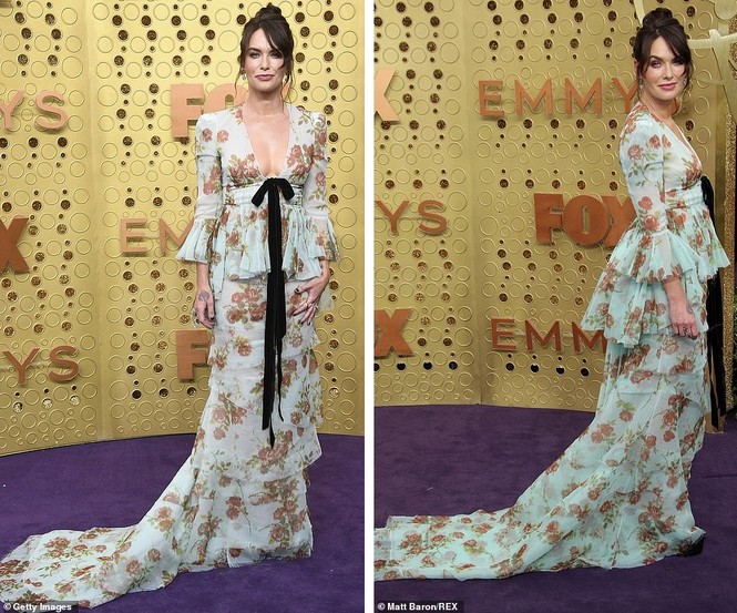 ‘Mẹ rồng’ Emilia Clarke ‘thả rông’ tại Emmy, tái ngộ dàn sao Game of Thrones - ảnh 4
