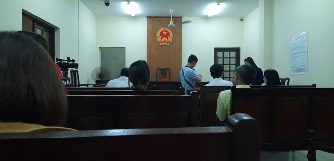 Phiên xử ca sĩ Đàm Vĩnh Hưng bị kiện kết thúc chóng vánh - ảnh 2