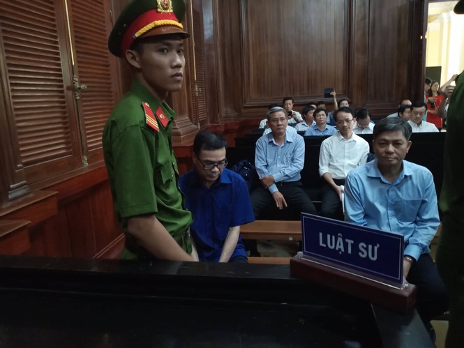 Bắt đầu xét xử nguyên Phó Chủ tịch UBND TPHCM Nguyễn Hữu Tín và đồng phạm - ảnh 4