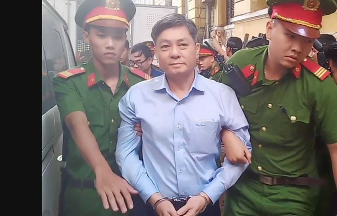 Bắt đầu xét xử nguyên Phó Chủ tịch UBND TPHCM Nguyễn Hữu Tín và đồng phạm - ảnh 2