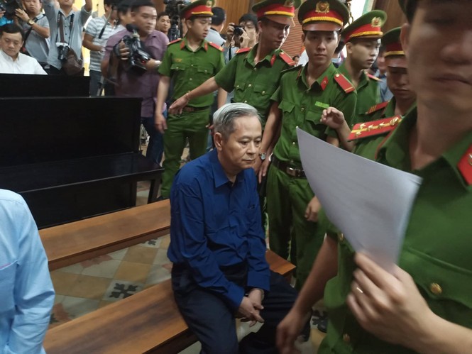 Bắt đầu xét xử nguyên Phó Chủ tịch UBND TPHCM Nguyễn Hữu Tín và đồng phạm - ảnh 1