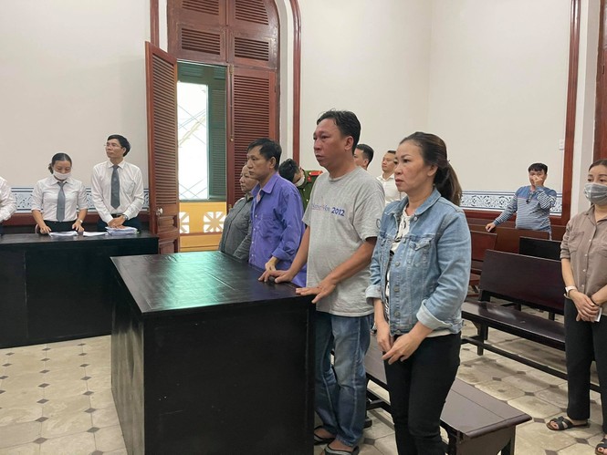 Lừa đảo chiếm đoạt tài sản, một cựu cán bộ Công an TPHCM bị phạt 8 năm tù - ảnh 1