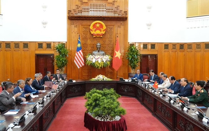 Thủ tướng Nguyễn Xuân Phúc đón, hội đàm với Thủ tướng Malaysia - ảnh 3