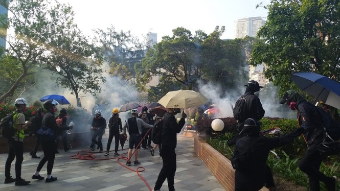 Cảnh sát Hong Kong nghi trường đại học trở thành ‘xưởng vũ khí’ - ảnh 1