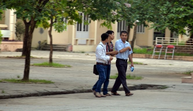 Ông lão tóc bạc, thí sinh mang bầu đi thi tốt nghiệp - ảnh 6
