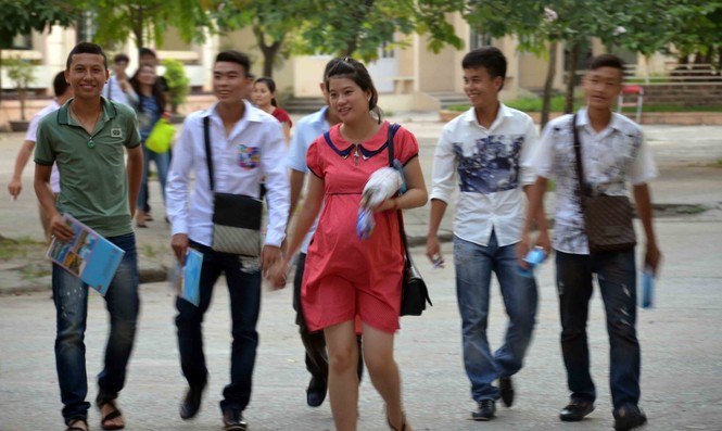Ông lão tóc bạc, thí sinh mang bầu đi thi tốt nghiệp - ảnh 4
