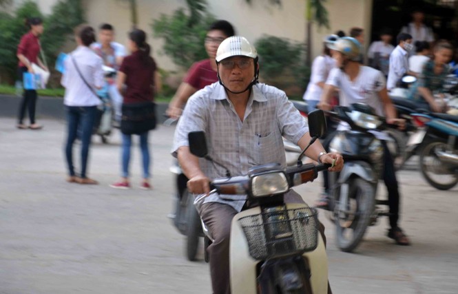 Ông lão tóc bạc, thí sinh mang bầu đi thi tốt nghiệp - ảnh 5