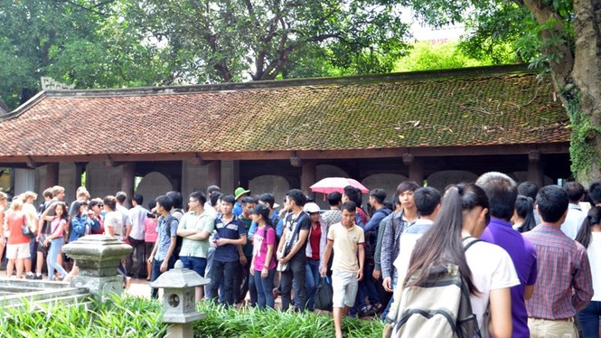 Sĩ tử đổ về Văn Miếu cầu may - ảnh 5