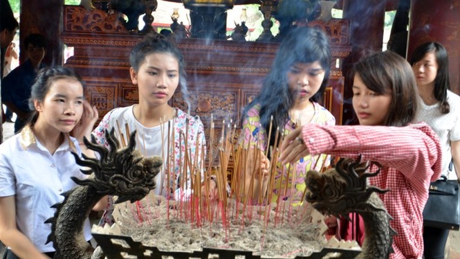 Sĩ tử đổ về Văn Miếu cầu may - ảnh 8