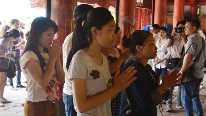 Sĩ tử đổ về Văn Miếu cầu may - ảnh 7