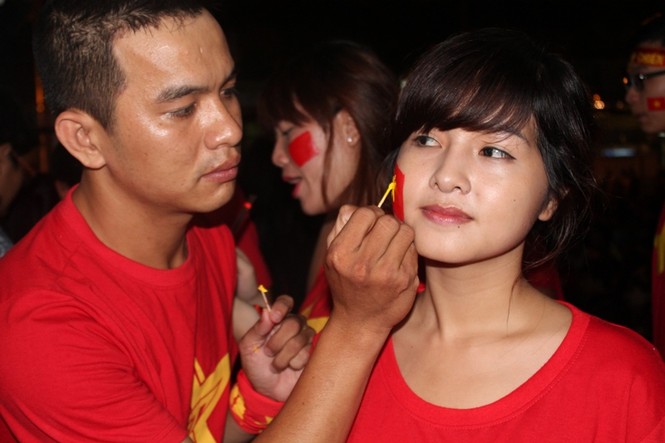 CĐV Sài Gòn cuồng nhiệt trước trận chung kết - ảnh 7
