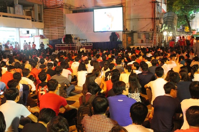 CĐV Sài Gòn cuồng nhiệt trước trận chung kết - ảnh 9