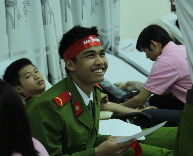 Nhờ người nhà đăng kí vì sợ bỏ lỡ Chủ Nhật Đỏ - ảnh 2