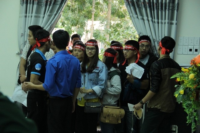 Nhờ người nhà đăng kí vì sợ bỏ lỡ Chủ Nhật Đỏ - ảnh 12