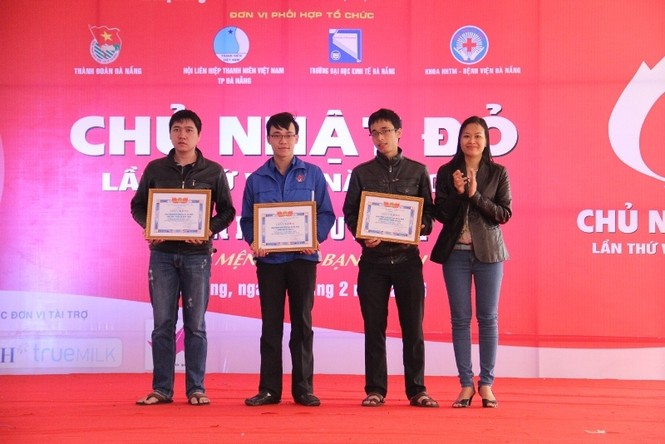 Nhờ người nhà đăng kí vì sợ bỏ lỡ Chủ Nhật Đỏ - ảnh 14