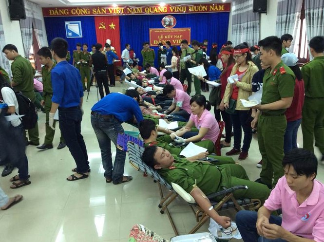 Nhờ người nhà đăng kí vì sợ bỏ lỡ Chủ Nhật Đỏ - ảnh 5
