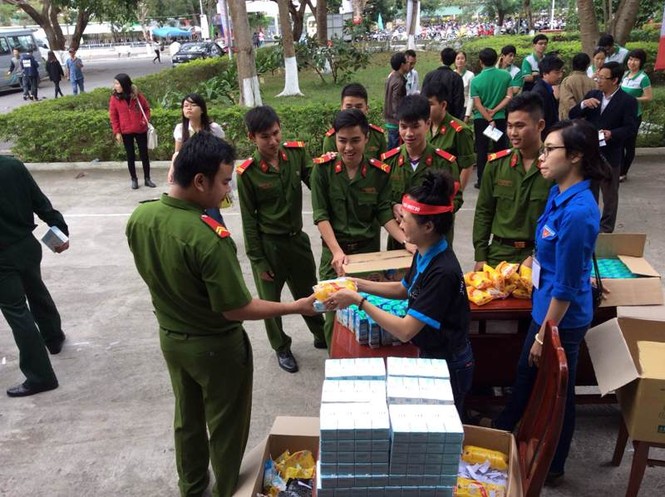 Nhờ người nhà đăng kí vì sợ bỏ lỡ Chủ Nhật Đỏ - ảnh 3