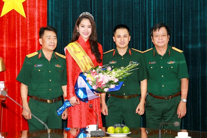 Trường VHNT Quân đội tặng bằng khen cho Hoa khôi Nam Em - ảnh 10