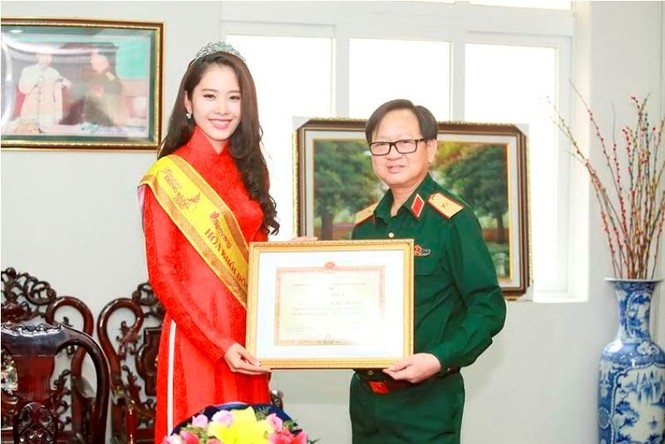 Trường VHNT Quân đội tặng bằng khen cho Hoa khôi Nam Em - ảnh 8