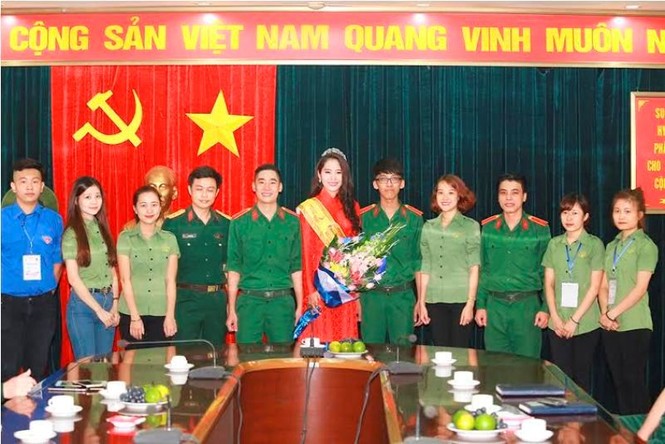 Trường VHNT Quân đội tặng bằng khen cho Hoa khôi Nam Em - ảnh 9