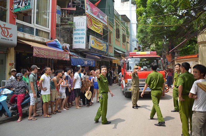 Sau 3 tiếng 'hóng mát', thanh niên nhảy từ nóc tòa tháp 11 tầng - ảnh 7