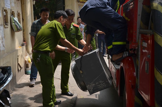 Sau 3 tiếng 'hóng mát', thanh niên nhảy từ nóc tòa tháp 11 tầng - ảnh 4