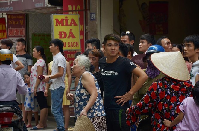 Sau 3 tiếng 'hóng mát', thanh niên nhảy từ nóc tòa tháp 11 tầng - ảnh 5