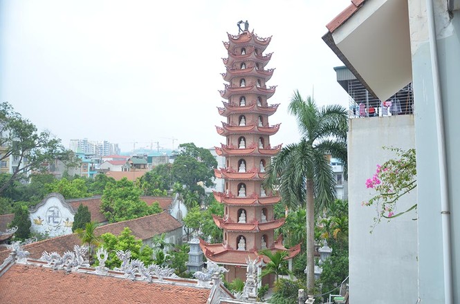 Sau 3 tiếng 'hóng mát', thanh niên nhảy từ nóc tòa tháp 11 tầng - ảnh 2