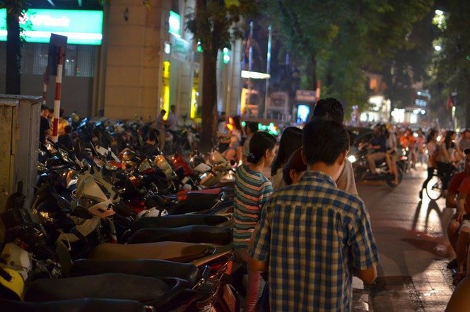 Đường phố Thủ đô tắc cứng đêm Trung thu - ảnh 8