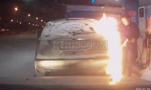 10 video ‘hot’: Nữ quái trộm tiền siêu nhanh trong cửa hàng đồ lót - ảnh 9