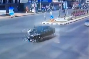 Hai tên 'cẩu tặc' trèo tường vào nhà trộm chó - ảnh 5