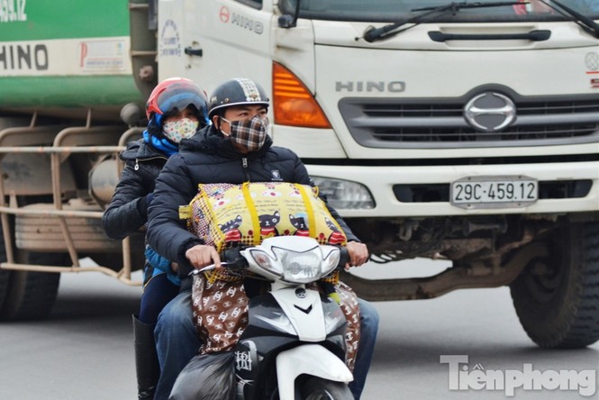 Người dân ùn ùn cưỡi ‘ngựa sắt’ về quê ăn Tết - ảnh 11