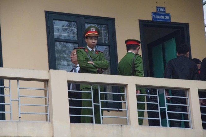An ninh nghiêm ngặt trong phiên tòa xét xử ông Đinh La Thăng - ảnh 6