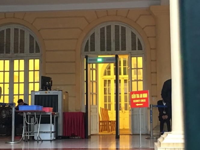 An ninh nghiêm ngặt trong phiên tòa xét xử ông Đinh La Thăng - ảnh 4
