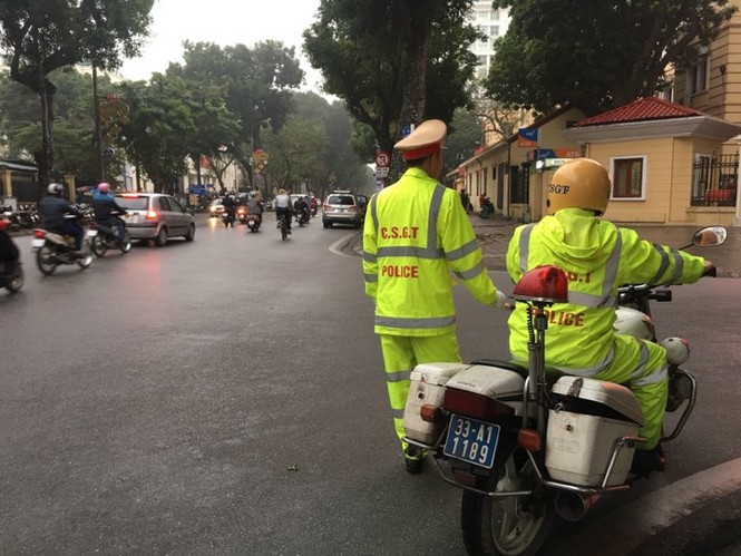 An ninh nghiêm ngặt trong phiên tòa xét xử ông Đinh La Thăng - ảnh 3
