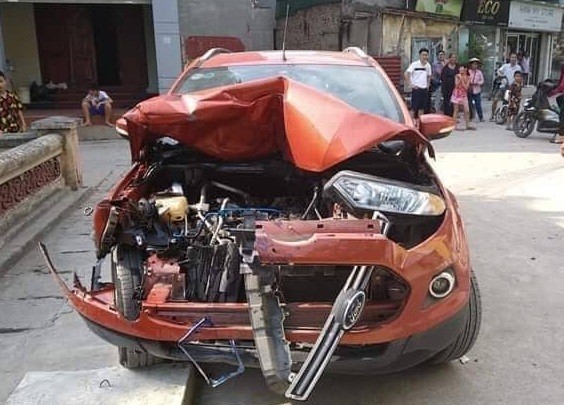 Tài xế lái ô tô Ford EcoSport gây tai nạn liên hoàn ở Hà Nội rồi bỏ chạy - ảnh 3
