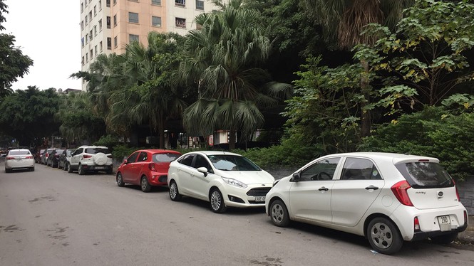 Công an điều tra vụ xe ô tô bị đập vỡ kính vì nghi không gửi vào bãi - ảnh 3