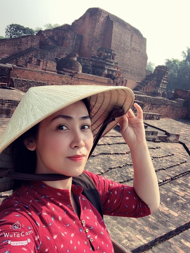 Ca sĩ Lô Thủy 'xuống tóc' trên đường hành hương về đất Phật - ảnh 1