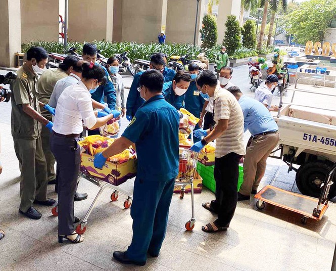 Cuộc sống của người dân trong khu chung cư bị cách ly ở Sài Gòn - ảnh 4