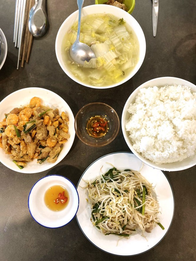 Cuộc sống của người dân trong khu chung cư bị cách ly ở Sài Gòn - ảnh 3