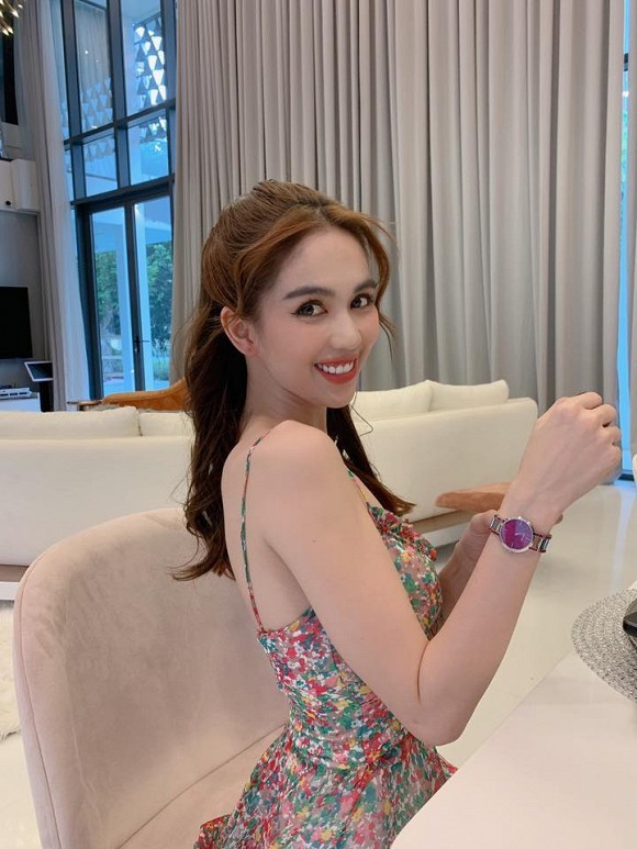 Showbiz Việt 2/5: Trường Giang-Nhã Phương trốn con đi du lịch, Ngọc Trinh sắp lên xe hoa? - ảnh 10