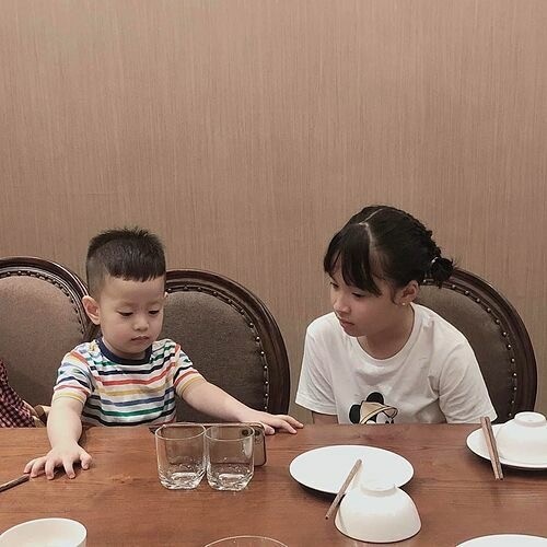 Showbiz 10/5: Hoài Linh trẻ trung với mái tóc mới, Noo Phước Thịnh hóa