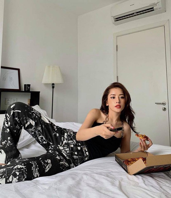 Showbiz 25/5: Lý Nhã Kỳ ngồi xe 40 tỷ dự event, Thúy Vân đăng kí kết hôn - ảnh 4