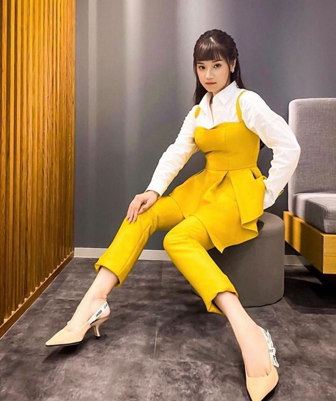 Showbiz 27/5: Chi Pu khoe vòng 1 táo bạo, Isaac tích cực