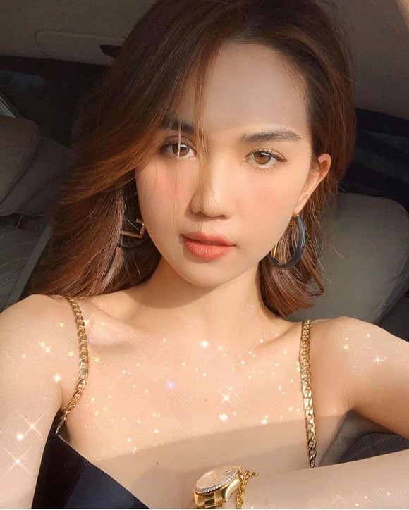 Showbiz 27/5: Chi Pu khoe vòng 1 táo bạo, Isaac tích cực