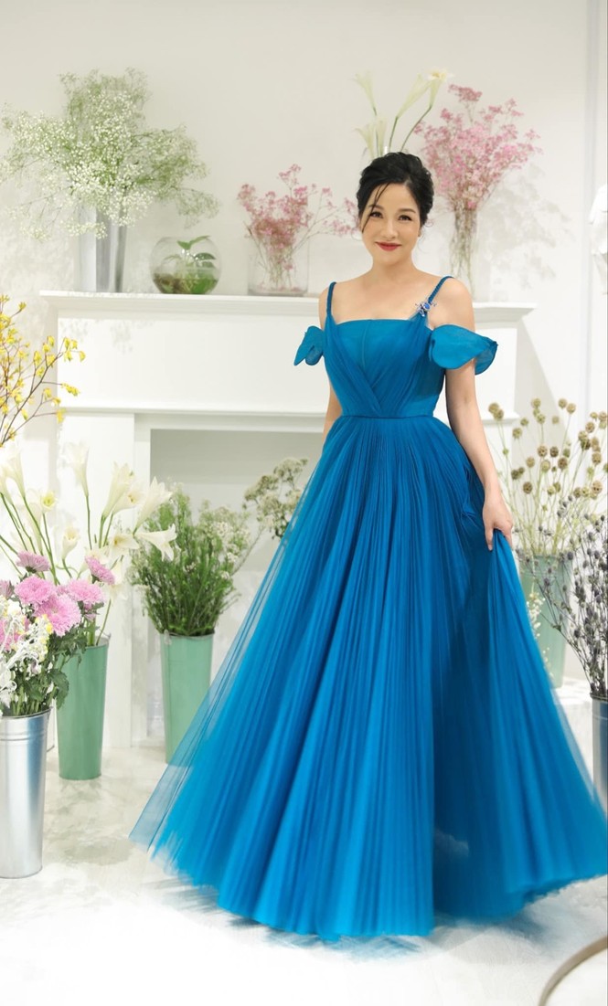 Showbiz 12/6: Phương Mỹ Chi gặp trực tiếp,