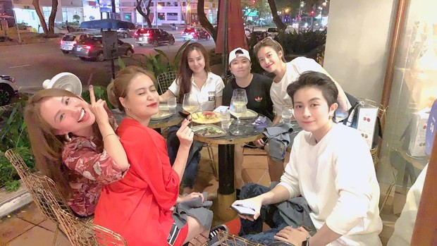 Showbiz 18/6: H'Hen Niê đi chân trần dưới mưa gây sốt - ảnh 5