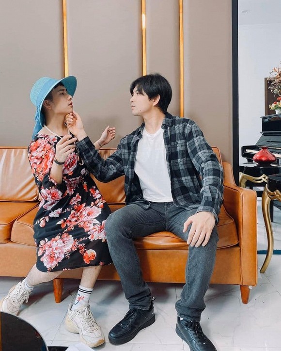 Showbiz 18/6: H'Hen Niê đi chân trần dưới mưa gây sốt - ảnh 17