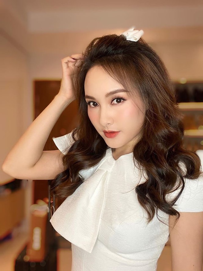 Showbiz 30/6: Hậu ly hôn, Bảo Ngọc vui vẻ bên gia đình, Hoài Lâm xuề xòa - ảnh 17
